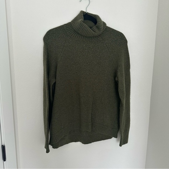 J Crew Turtleneck Sweater Supersoft Yarn Dark Green Color Size Medium Women’s - Picture 2 of 8